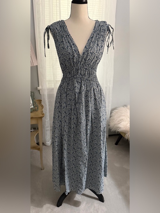 Madewell Dresses & Skirts - Madewell Blue Floral Smocked Maxi Dress
